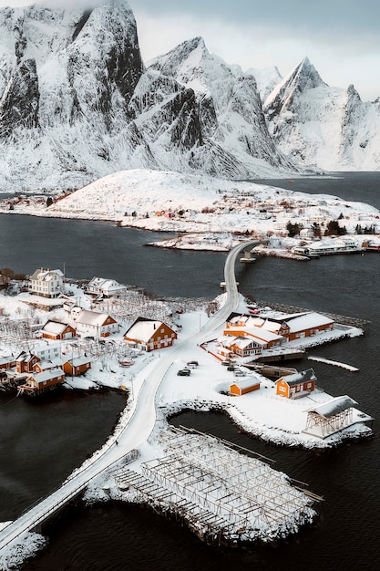 Camino a la isla de Sakrisøy, Noruega