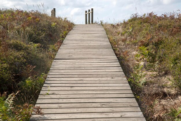 Camino de madera en la playa de Xago Asturias España