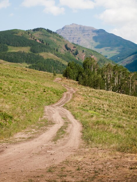 Foto camino de montaña en crested butte, colorado