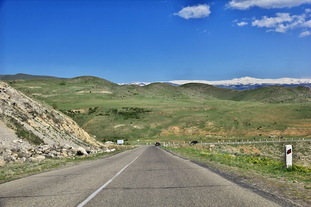 El camino en las montañas del Cáucaso, Armenia