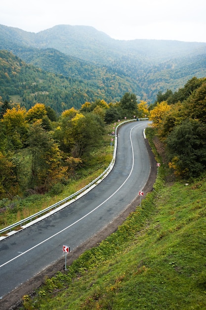 Camino en las montañas