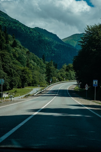 camino a las montañas