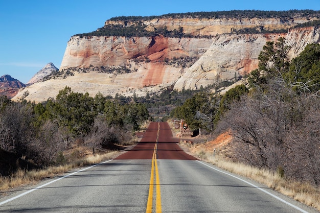 Camino panorámico en el Parque Nacional Canyons Zion Utah