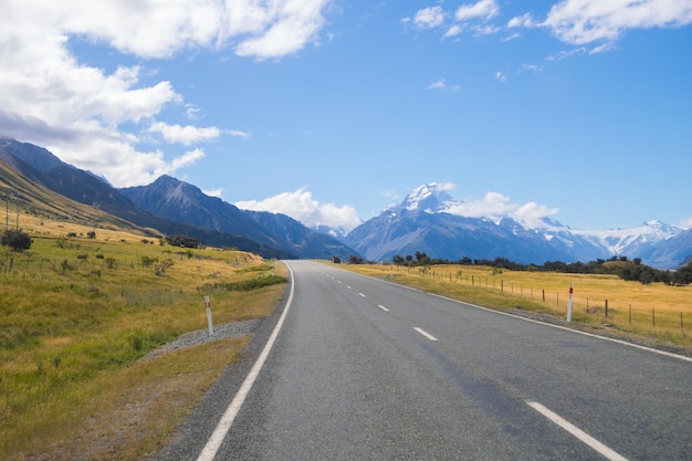 Camino que conduce a Mount Cook, Nueva Zelanda
