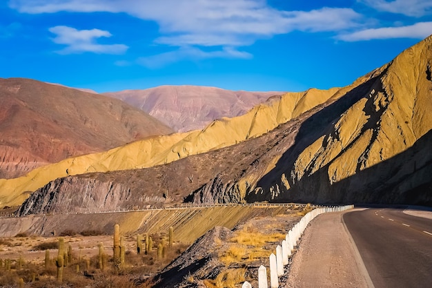 Camino por la Quebrada de Humahuaca