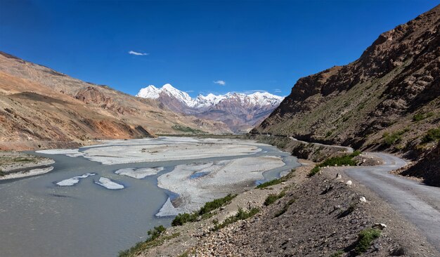 Camino rural en Himalaya