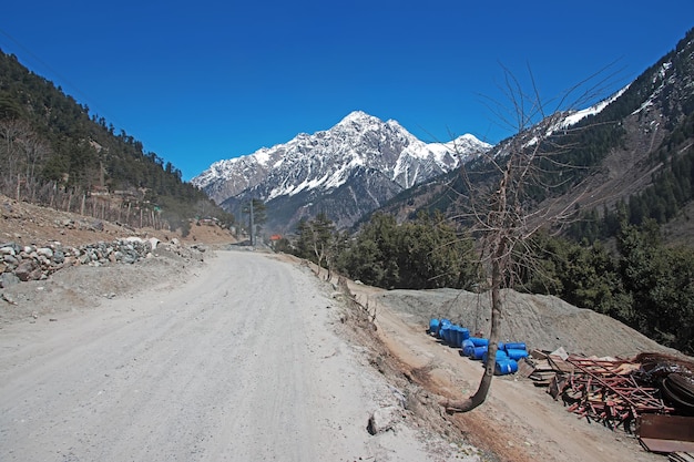 El camino del valle de Kalam en Himalaya Pakistán