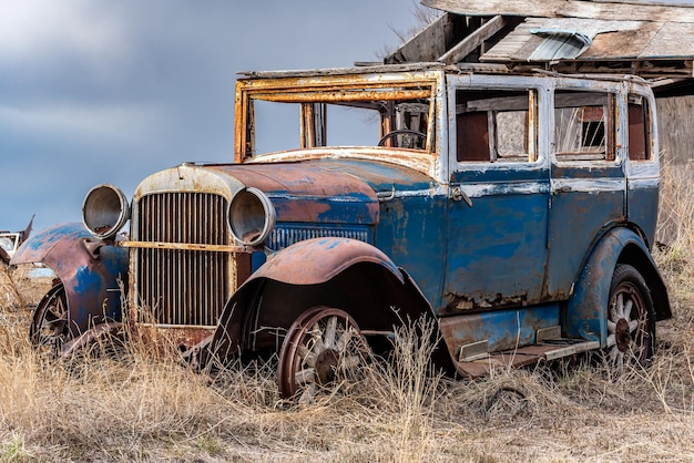 Un camión antiguo abandonado en las praderas de Saskatchewan