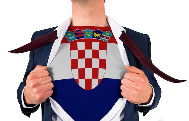 Camisa de apertura de empresario para revelar la bandera de croatia