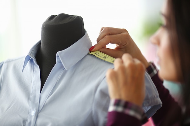 Camisa azul elegante