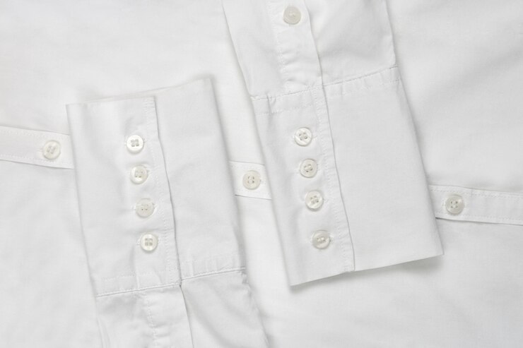 Camisa de manga branca com botões close-up