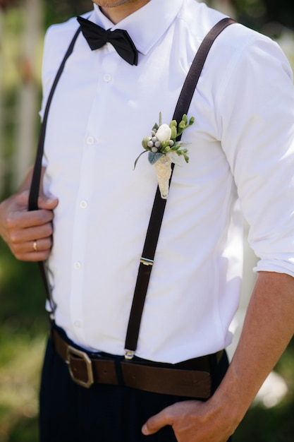 Camisa elegante close-up de um jovem. moda.