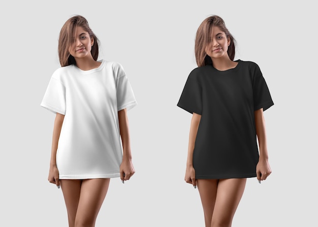Camiseta blanca y negra sobre una chica semidesnuda. conjunto de ropa