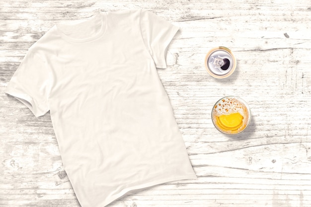 Camiseta en blanco con bebidas