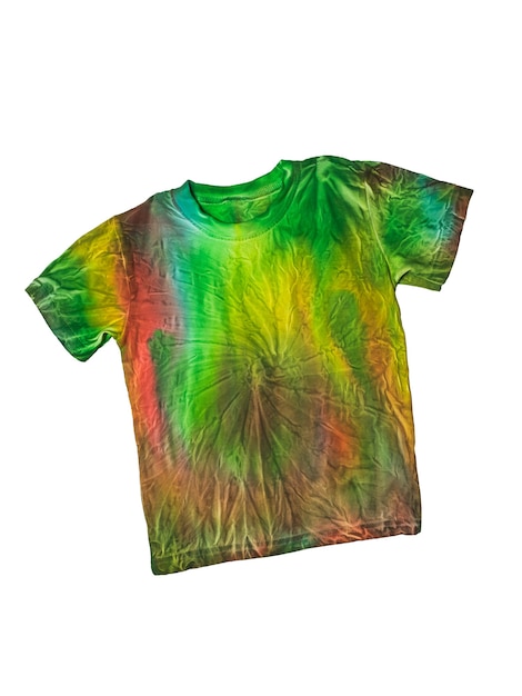 Camiseta con estilo tie dye aislado en un fondo blanco. Endecha plana.