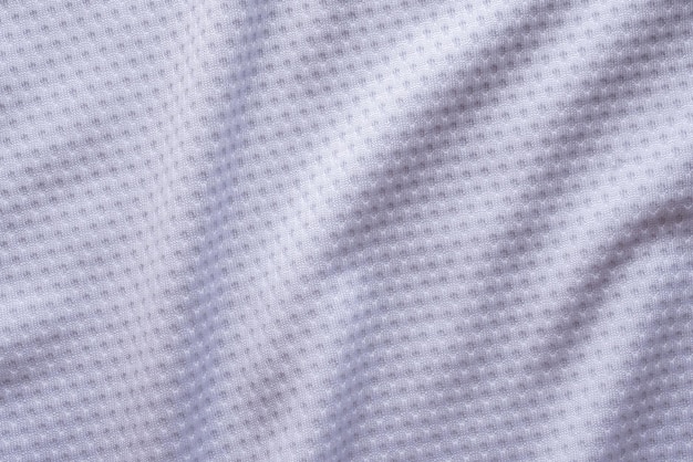 Camiseta de fútbol de ropa deportiva de tela blanca con fondo de textura de malla de aire