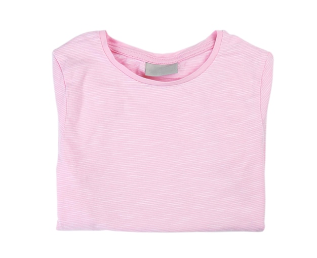 Camiseta rosa em branco no fundo branco