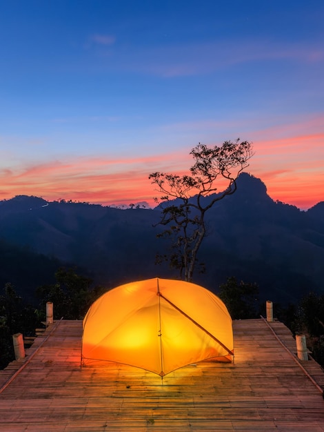 Foto en el campamento de pang ma pha tailandia