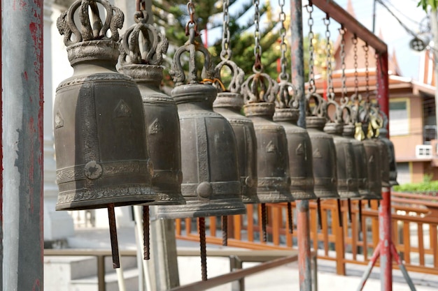 Foto campana en templo budista en tailandia