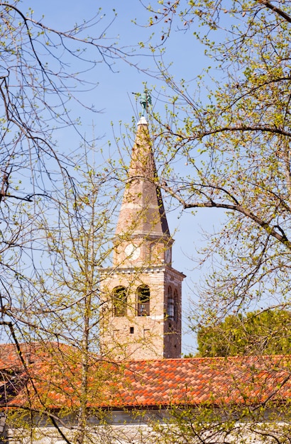 Campanário da basílica de st. euphemia, grado