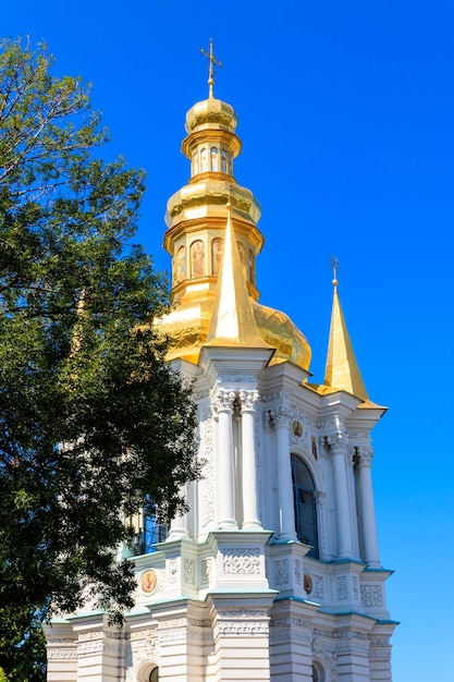 Campanário da igreja da natividade da virgem maria em kyiv pechersk lavra kiev mosteiro das cavernas ucrânia