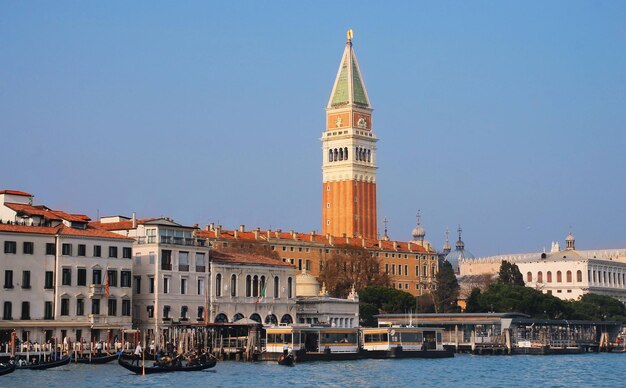 Campanário da Torre do Sino em Veneza, Itália