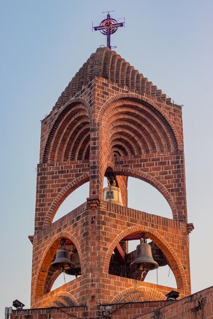 Foto un campanario de una iglesia en una ciudad mágica en méxico