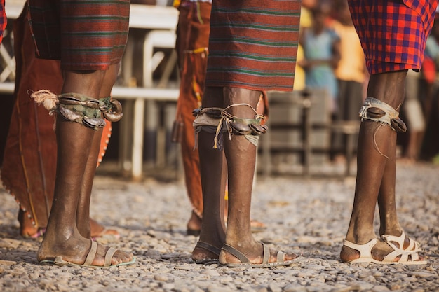Foto campanas de música tradicional usadas por los bailarines turkana kenya