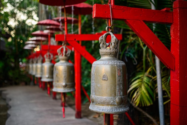 Campanas en un templo asiático budista