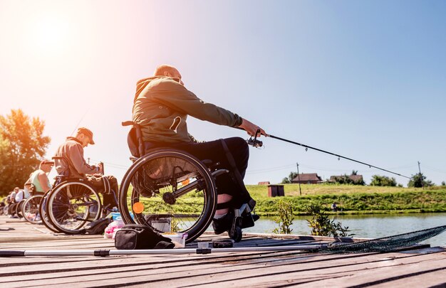 Campeonato de pesca esportiva entre pessoas com deficiência.