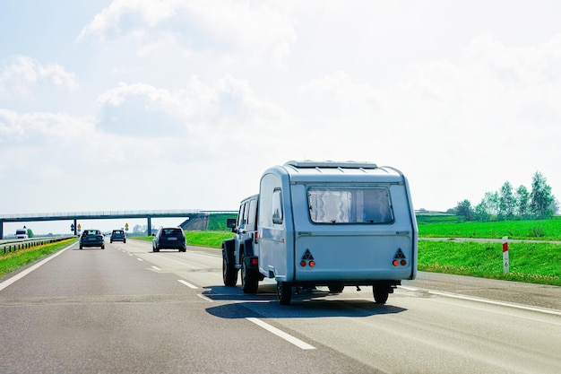 Camper rv en la carretera de Polonia.