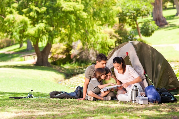 Camping familiar en el parque