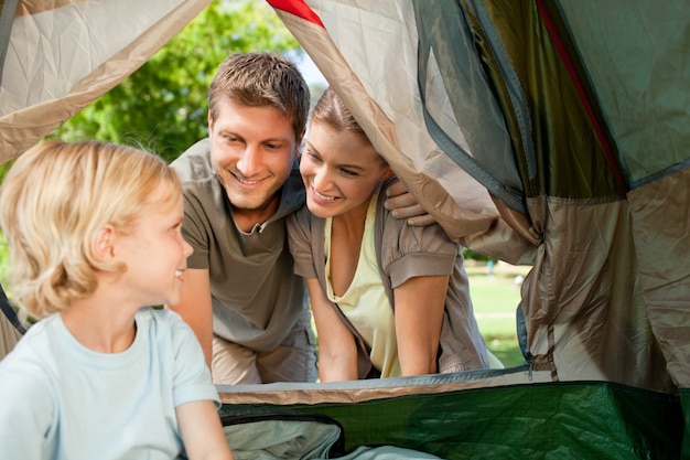 Camping familiar en el parque