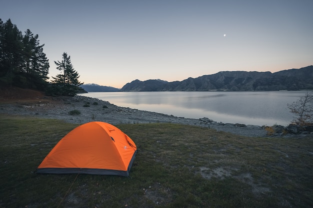 Foto camping por el lago de nueva zelanda