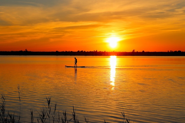 Campingschwimmen im Meer