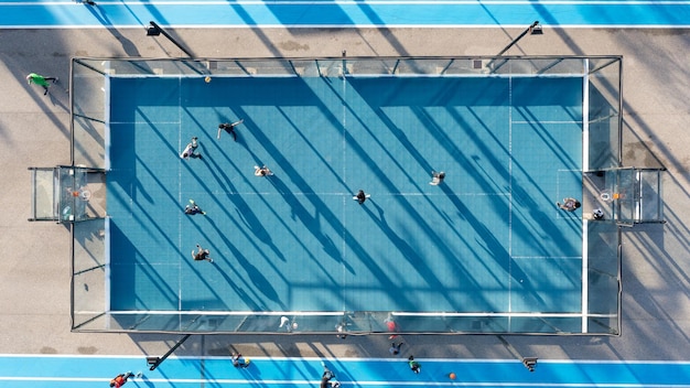 Campo de esportes de rua com vista aérea de uma quadra de futebol