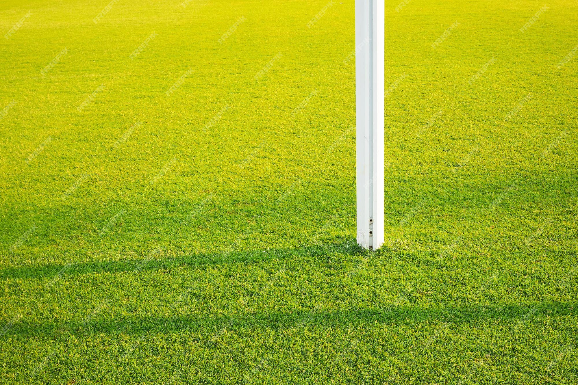 Posto De Futebol No Campo De Treino. Erva Desgastada Num Ponto De Guarda.  Fundo Do Tema Do Futebol Imagem de Stock - Imagem de fundo, futebol:  215376971