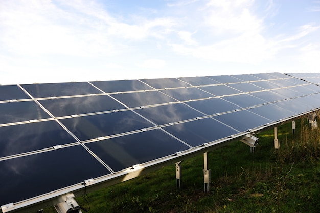 Campo de energía de paneles solares