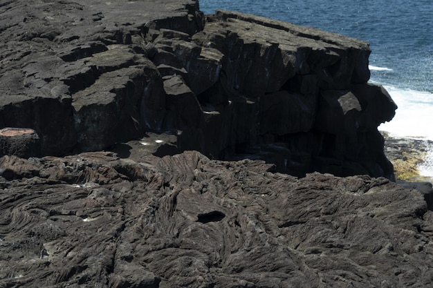 Campo de lava pico azores junto al mar detalle