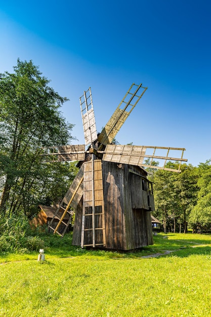 Foto campo del pueblo del molino de viento