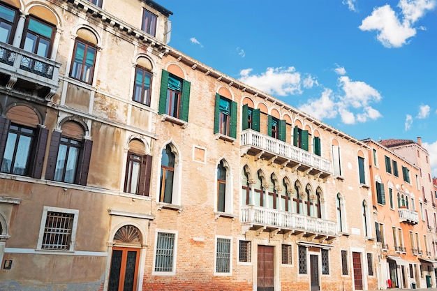 Campo Santo Stefano an einem klaren Tag