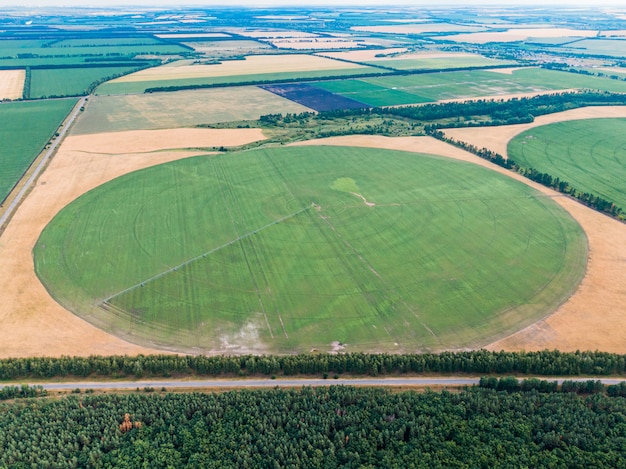 Campos agrícolas com vista panorâmica