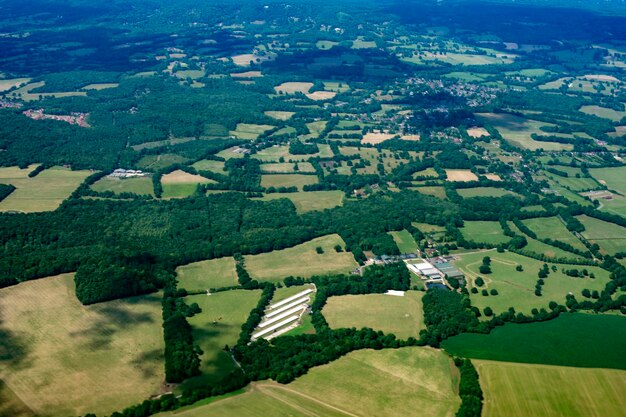 Foto campos agrícolas do campo britânico, vista aérea