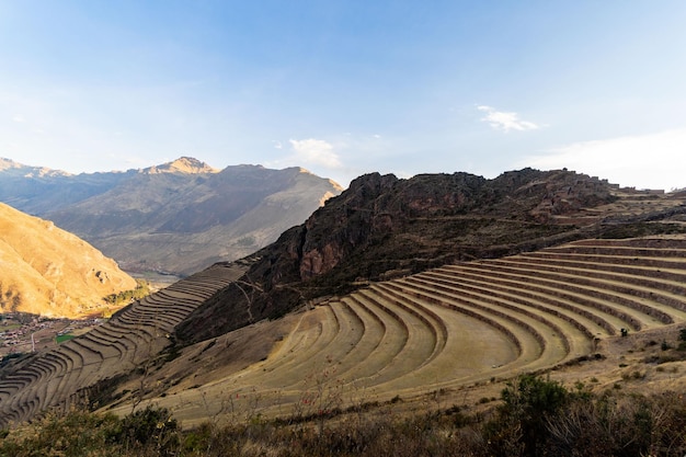 Campos de terrazas en Valle Sagrado en Cuzco Perú