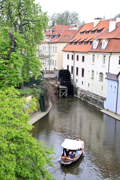 Canais de primavera em Praga