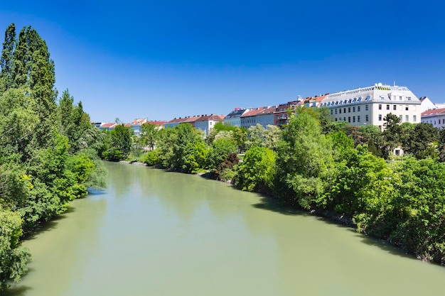 Canal del Danubio de Viena cerca de Augarten Austria