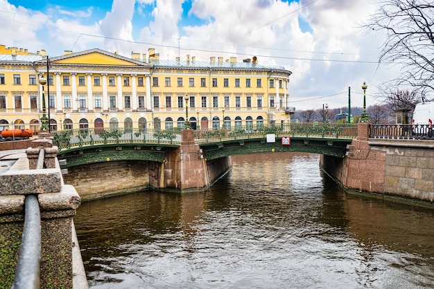 Canal de Gribobedov. Adamini House. São Petersburgo. Rússia.