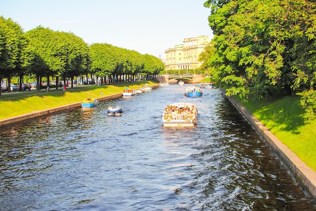 Canal do rio neva em são petersburgo