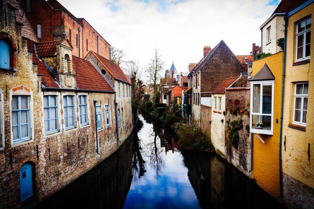 Canal entre edificios