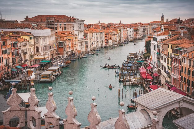 Canal Grande mit Gondeln in Venedig Italien